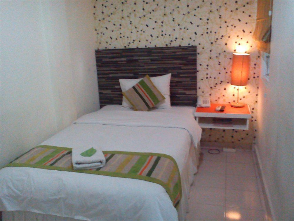Santosa City Hotel Denpasar Esterno foto