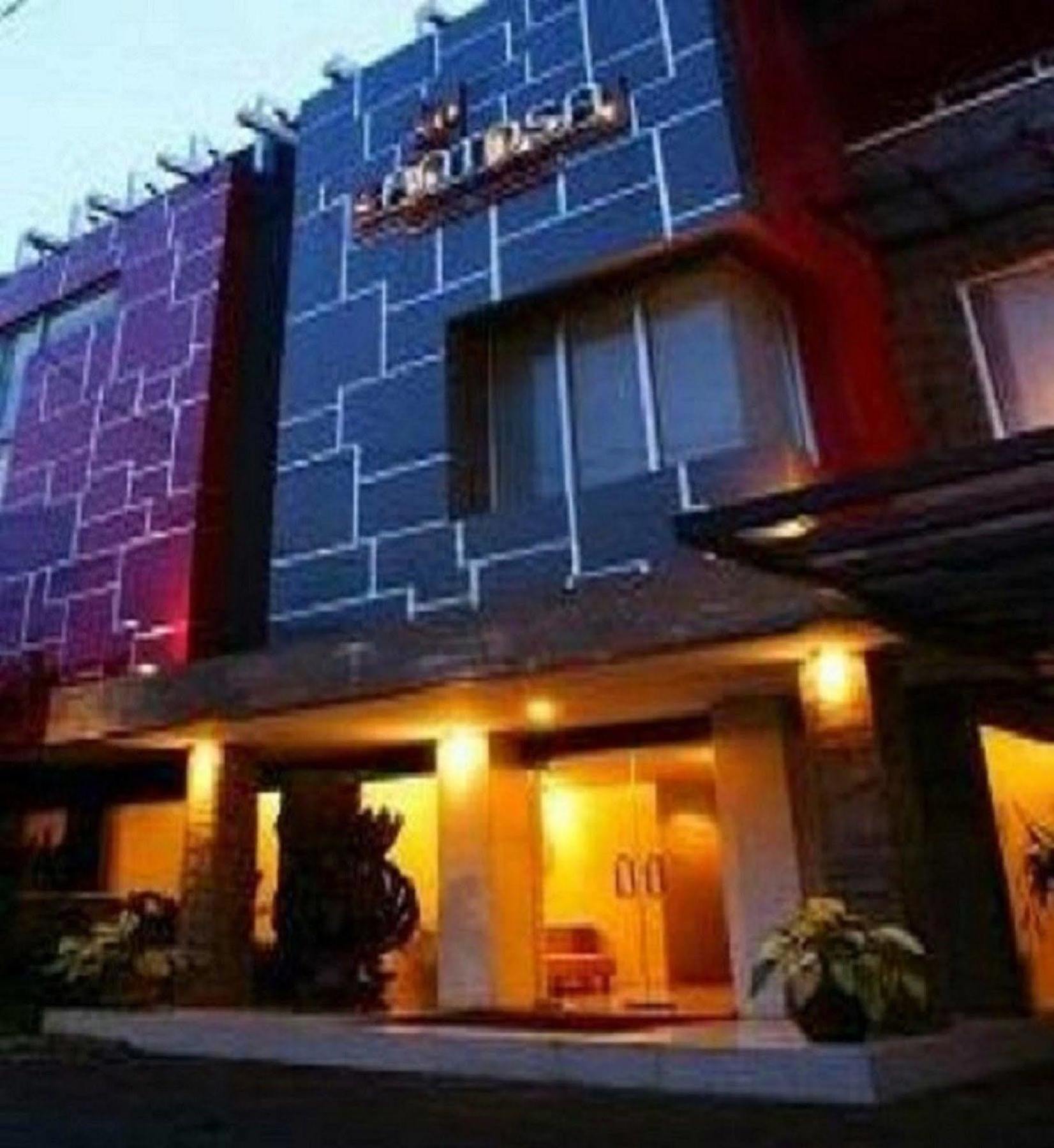 Santosa City Hotel Denpasar Esterno foto